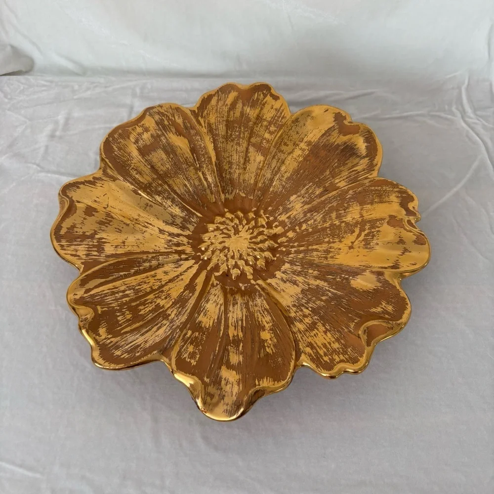 Vintage gold flower